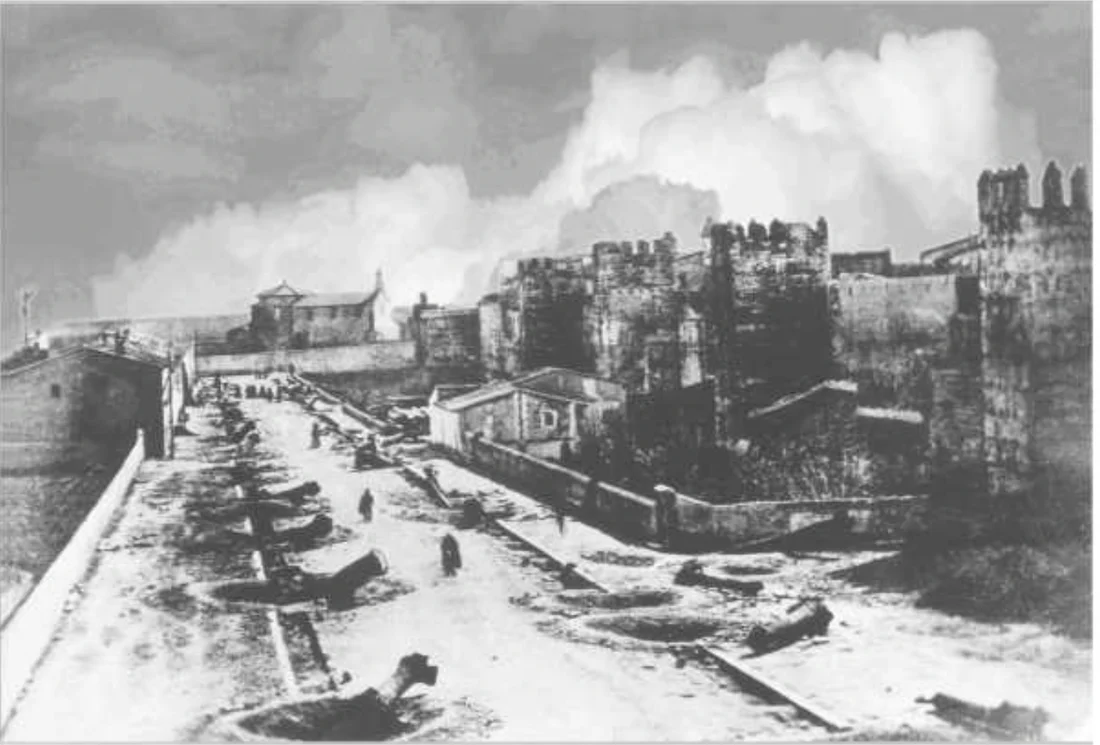 Calle histórica con vehículos antiguos